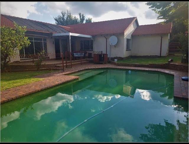 3 BEDROOM HOUSE FOR SALE IN VAN RIEBEECK PARK